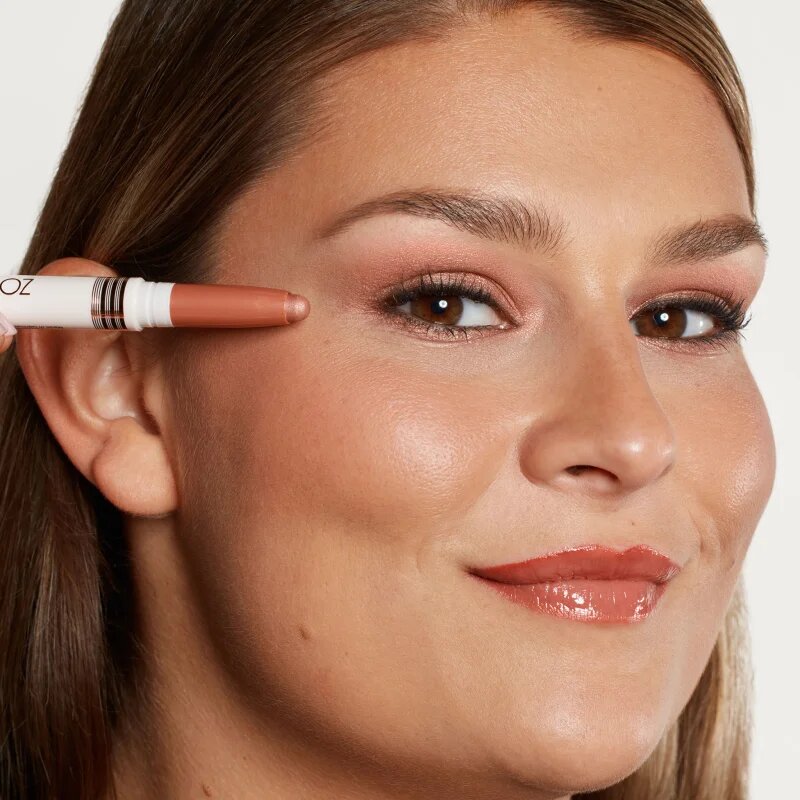 ZOEVA Eye Swipe szemhéjfestékek és szemhéjtusok 2 az 1-ben árnyalat Rose Gold 14 g